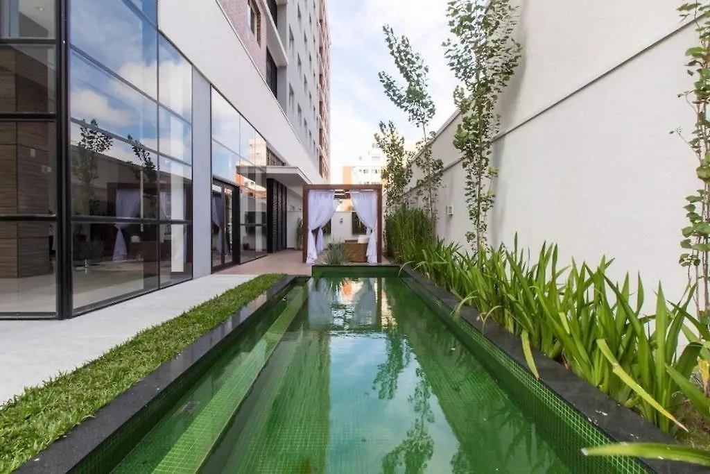 709- Apartamento Decorado Encantador, mobiliado, amplo, cozinha completa, Excelente localização no Rebouças-1